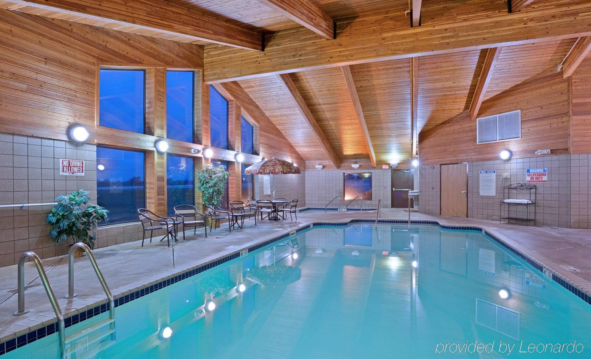 Rodeway Inn Hesston Экстерьер фото