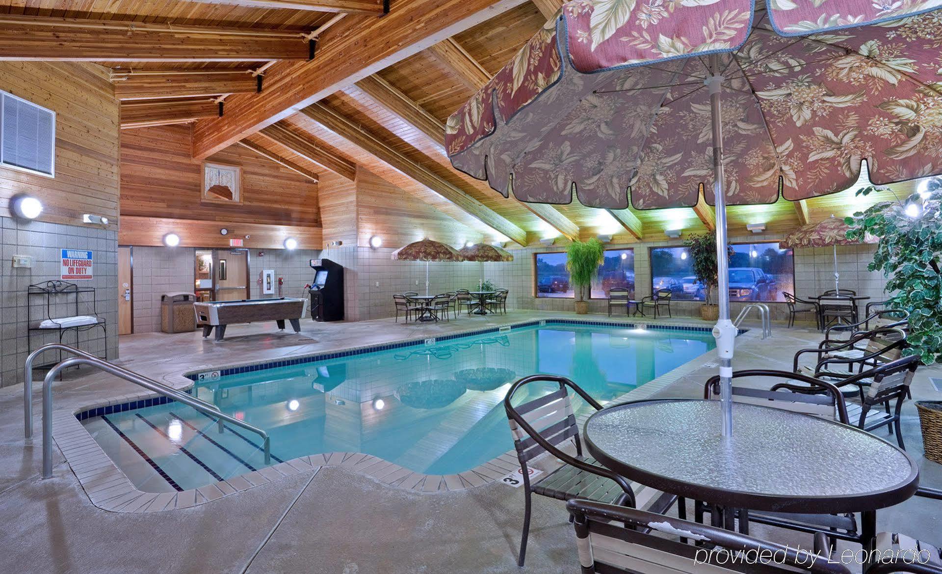 Rodeway Inn Hesston Экстерьер фото